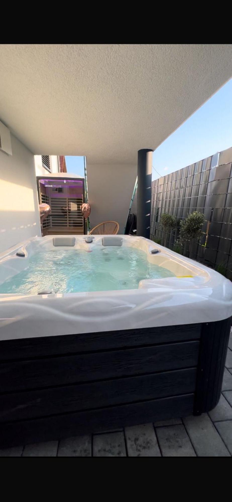 K&T Estate Resort & Spa - Flughafennahe Gaestesuite โฮฟไฮม์อัมเทานอส ภายนอก รูปภาพ